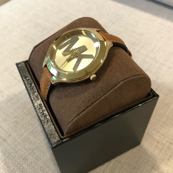 Michael Kors Slim Runway Watch - Picture 4 of 16